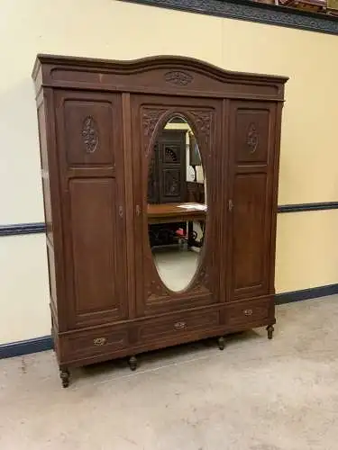 Antik - Breiter Kleiderschrank, Wäscheschrank, - Jugendstil - Lieferung möglich!