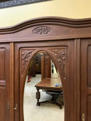 Antik - Breiter Kleiderschrank, Wäscheschrank, - Jugendstil - Lieferung möglich!