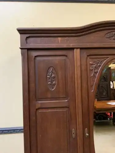 Antik - Breiter Kleiderschrank, Wäscheschrank, - Jugendstil - Lieferung möglich!