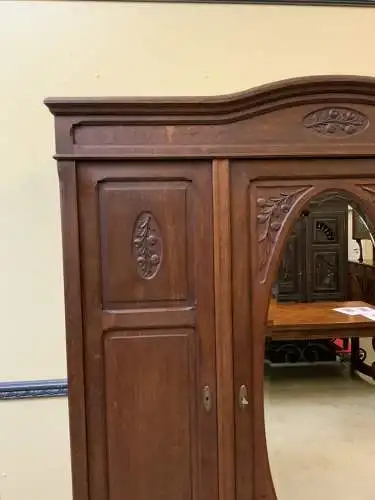 Antik - Breiter Kleiderschrank, Wäscheschrank, - Jugendstil - Lieferung möglich!