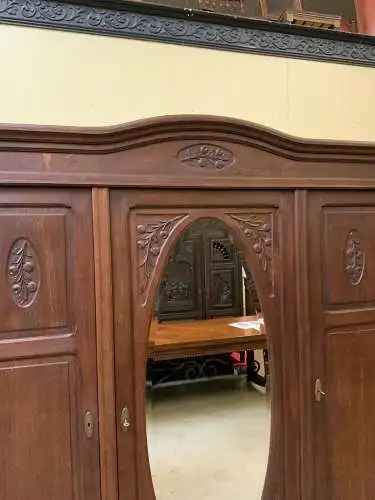 Antik - Breiter Kleiderschrank, Wäscheschrank, - Jugendstil - Lieferung möglich!