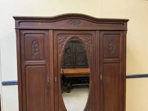 Antik - Breiter Kleiderschrank, Wäscheschrank, - Jugendstil - Lieferung möglich!