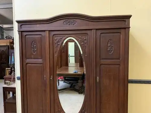 Antik - Breiter Kleiderschrank, Wäscheschrank, - Jugendstil - Lieferung möglich!