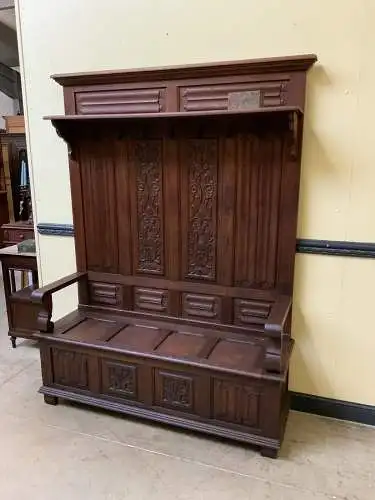 Antike imposante Historismus Garderobe mit Truhen Bank,   - Lieferung möglich!