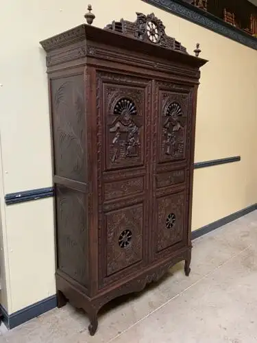 Antiker imposanter neorenaissance Kleiderschrank  -  Lieferung möglich!