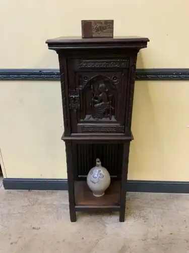 Antikes neogotisches Vertiko, Stollenschrank, Silberschrank - Lieferung möglich!