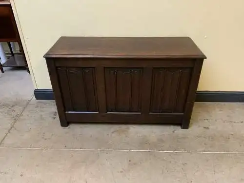 Antik - Truhe, Kommode, Vertiko, Schuhschrank - Neogotik - Lieferung möglich!