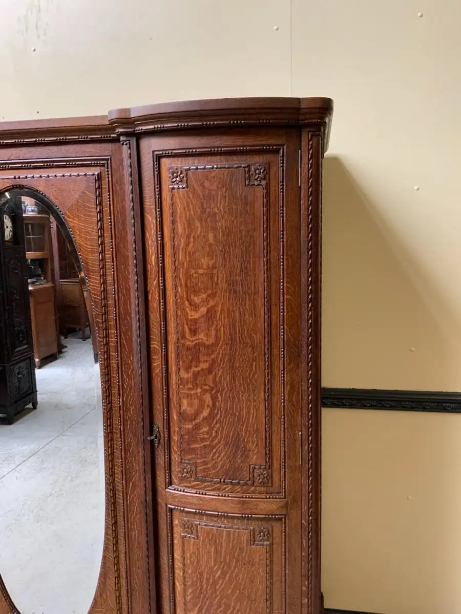Antiker Jugendstil  Kleiderschrank mit Wäschefach  - Lieferung möglich! 9