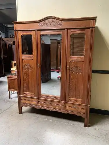 Antik - Jugendstil Kleiderschrank - Traumhaft -  Lieferung möglich!