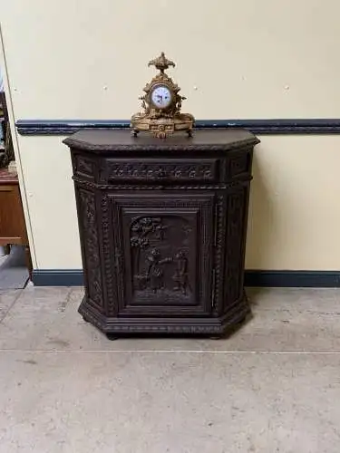 Antik - Vertiko, Anrichte, Geschirrschrank, - Neogotik - Lieferung möglich!