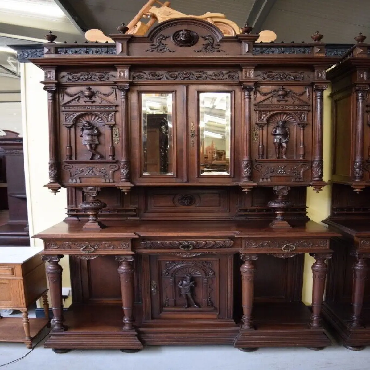 Sensationelles neorenaissance Säulen Nußbaum Aufsatz Buffet, Lieferung möglich!