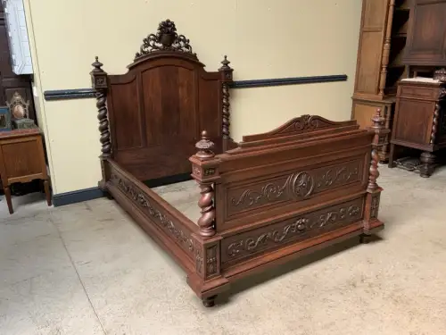 Antikes  monumentales Bretonisches Bett - Sensationell - Lieferung möglich!