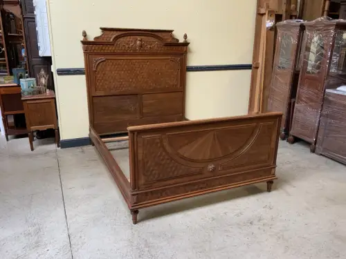 Antik - Prunk Bett, Nußbaum, Parkettmarketerie - Jugendstil - Lieferung möglich!