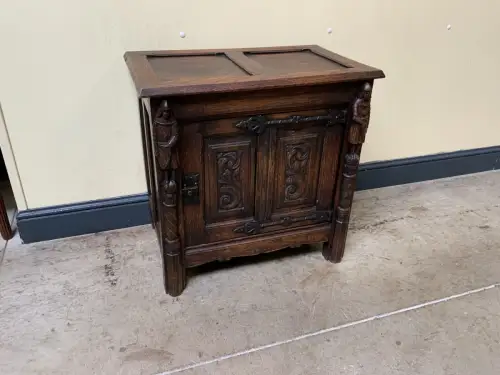 Antik - Truhe,  Bank, Schuhschrank, Neogotik - Traumhaft- Lieferung möglich!