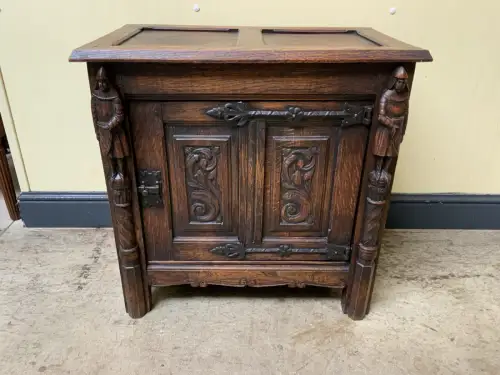 Antik - Truhe,  Bank, Schuhschrank, Neogotik - Traumhaft- Lieferung möglich!