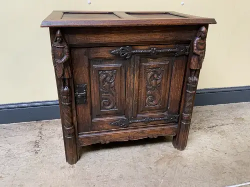 Antik - Truhe,  Bank, Schuhschrank, Neogotik - Traumhaft- Lieferung möglich!