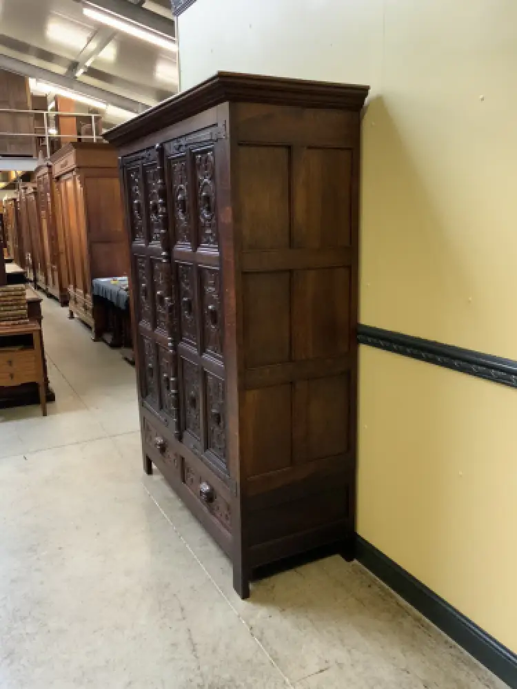 Antiker neogotischer Kleiderschrank mit Wäschefacher - Lieferung möglich! 4