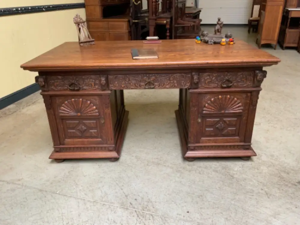 Antiker doppelseitiger Neorenaissance Schreibtisch -  Lieferung möglich! 1