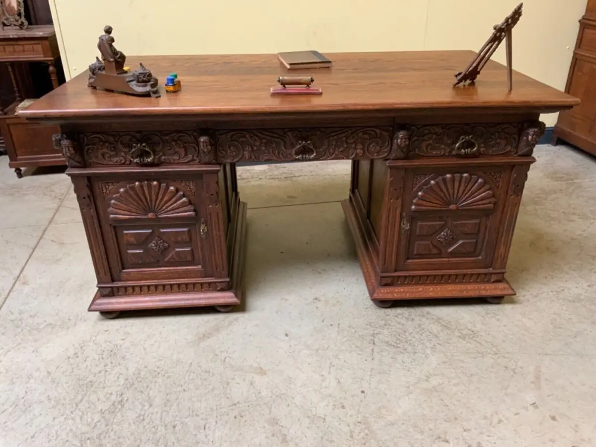 Antiker doppelseitiger Neorenaissance Schreibtisch -  Lieferung möglich! 15