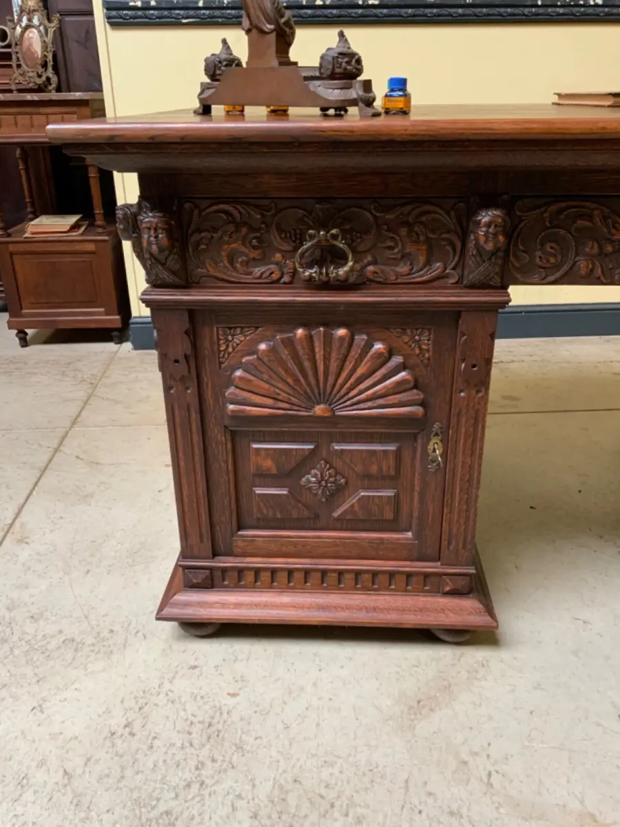 Antiker doppelseitiger Neorenaissance Schreibtisch -  Lieferung möglich! 16