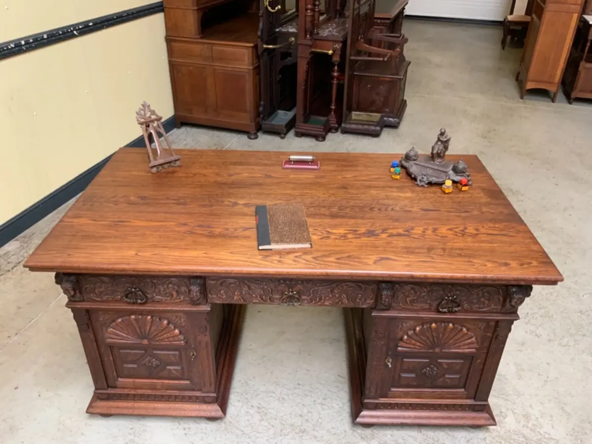 Antiker doppelseitiger Neorenaissance Schreibtisch -  Lieferung möglich! 2