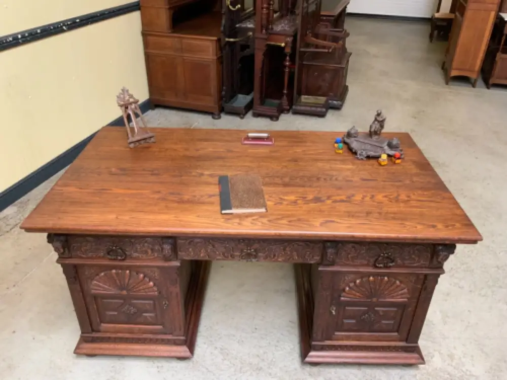 Antiker doppelseitiger Neorenaissance Schreibtisch -  Lieferung möglich! 2