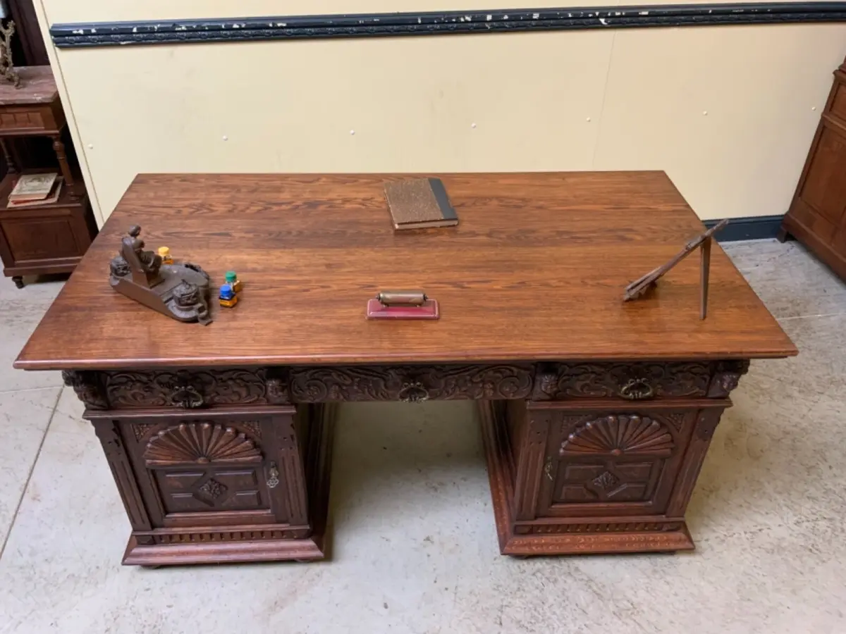 Antiker doppelseitiger Neorenaissance Schreibtisch -  Lieferung möglich! 20