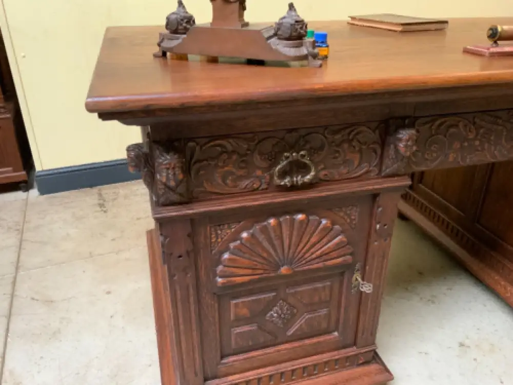 Antiker doppelseitiger Neorenaissance Schreibtisch -  Lieferung möglich! 21