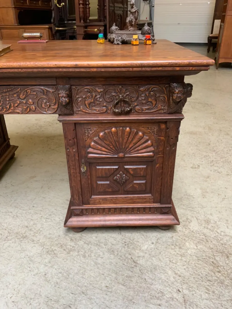 Antiker doppelseitiger Neorenaissance Schreibtisch -  Lieferung möglich! 3