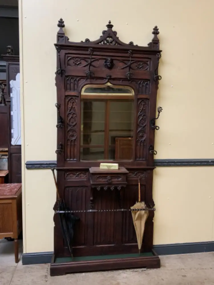 Antike Neogotische Gaderobe mit Schub - Lieferung möglich! 0