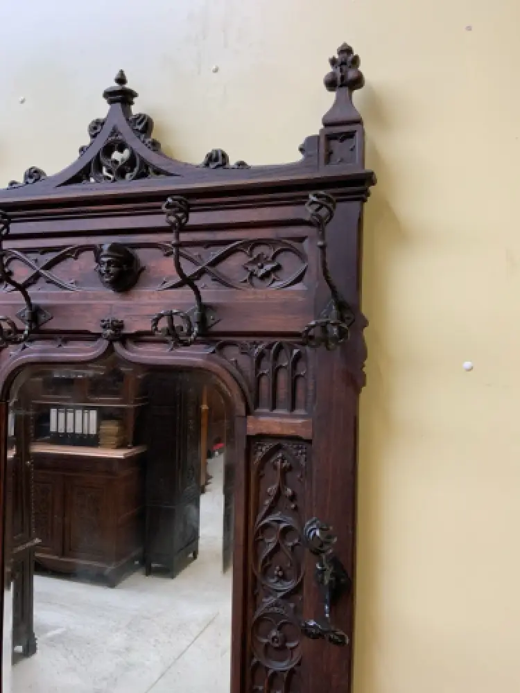 Antike Neogotische Gaderobe mit Schub - Lieferung möglich! 10