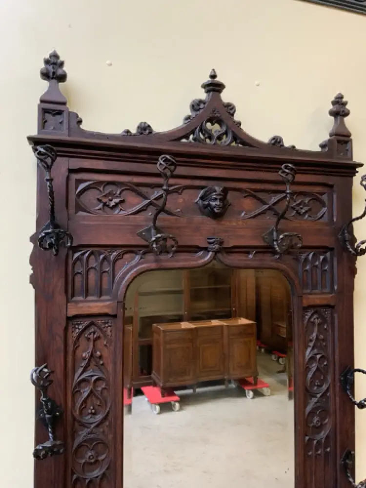 Antike Neogotische Gaderobe mit Schub - Lieferung möglich! 11