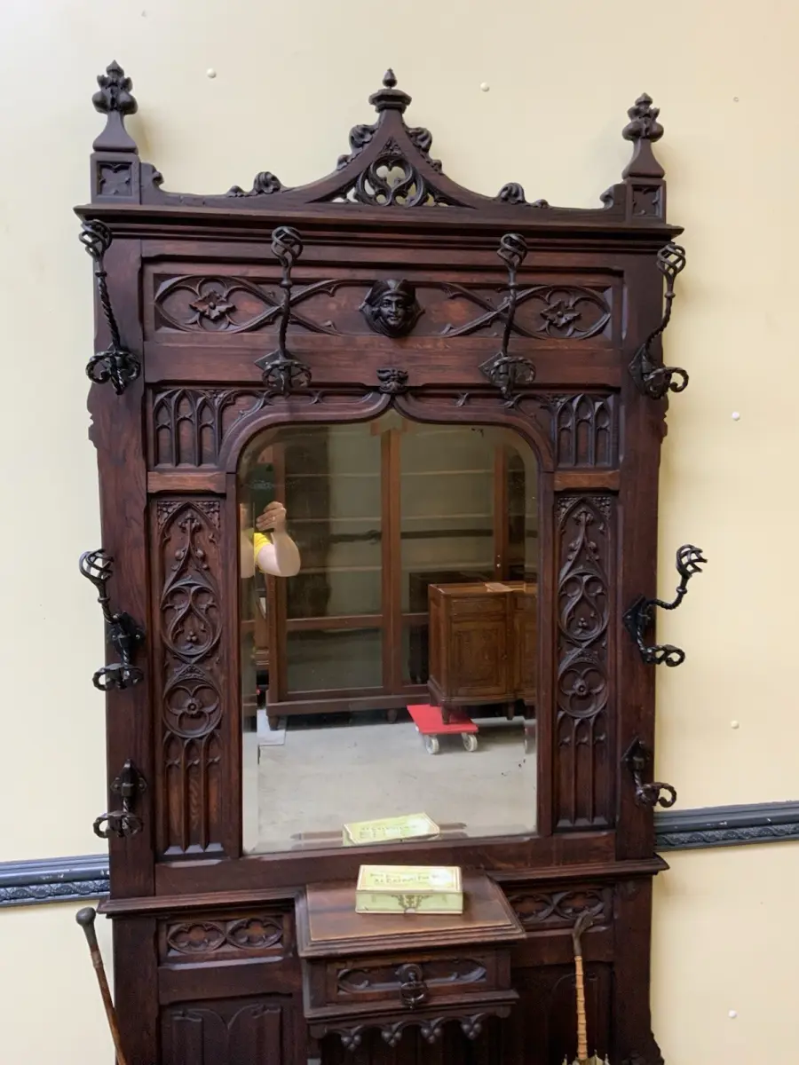 Antike Neogotische Gaderobe mit Schub - Lieferung möglich! 12