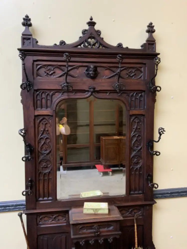 Antike Neogotische Gaderobe mit Schub - Lieferung möglich! 12