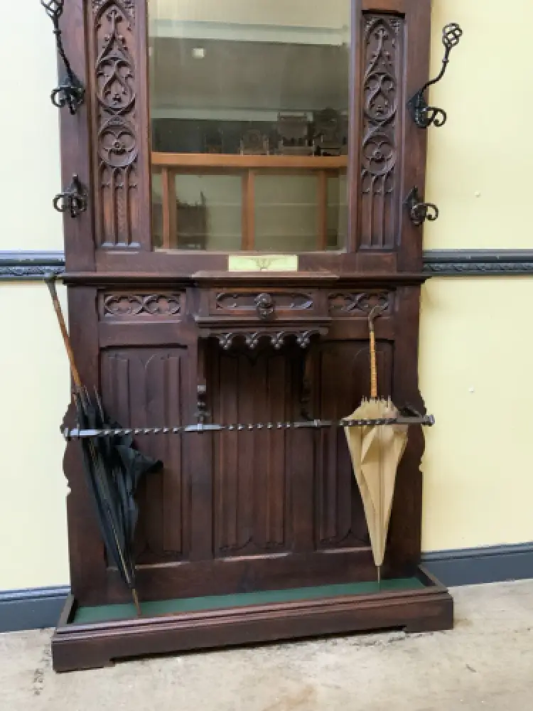 Antike Neogotische Gaderobe mit Schub - Lieferung möglich! 13