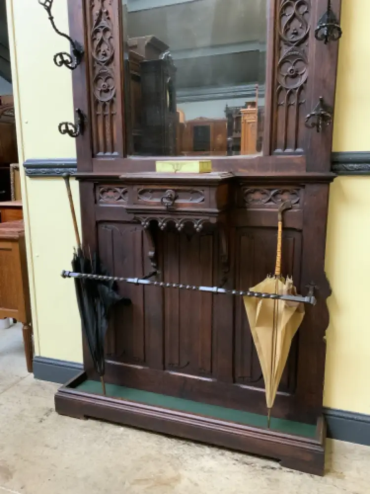 Antike Neogotische Gaderobe mit Schub - Lieferung möglich! 14