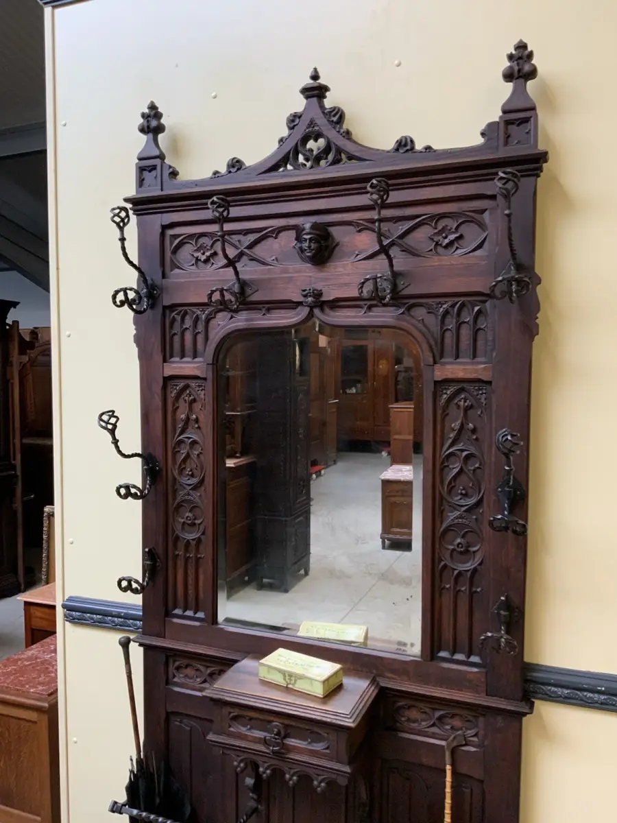 Antike Neogotische Gaderobe mit Schub - Lieferung möglich! 15