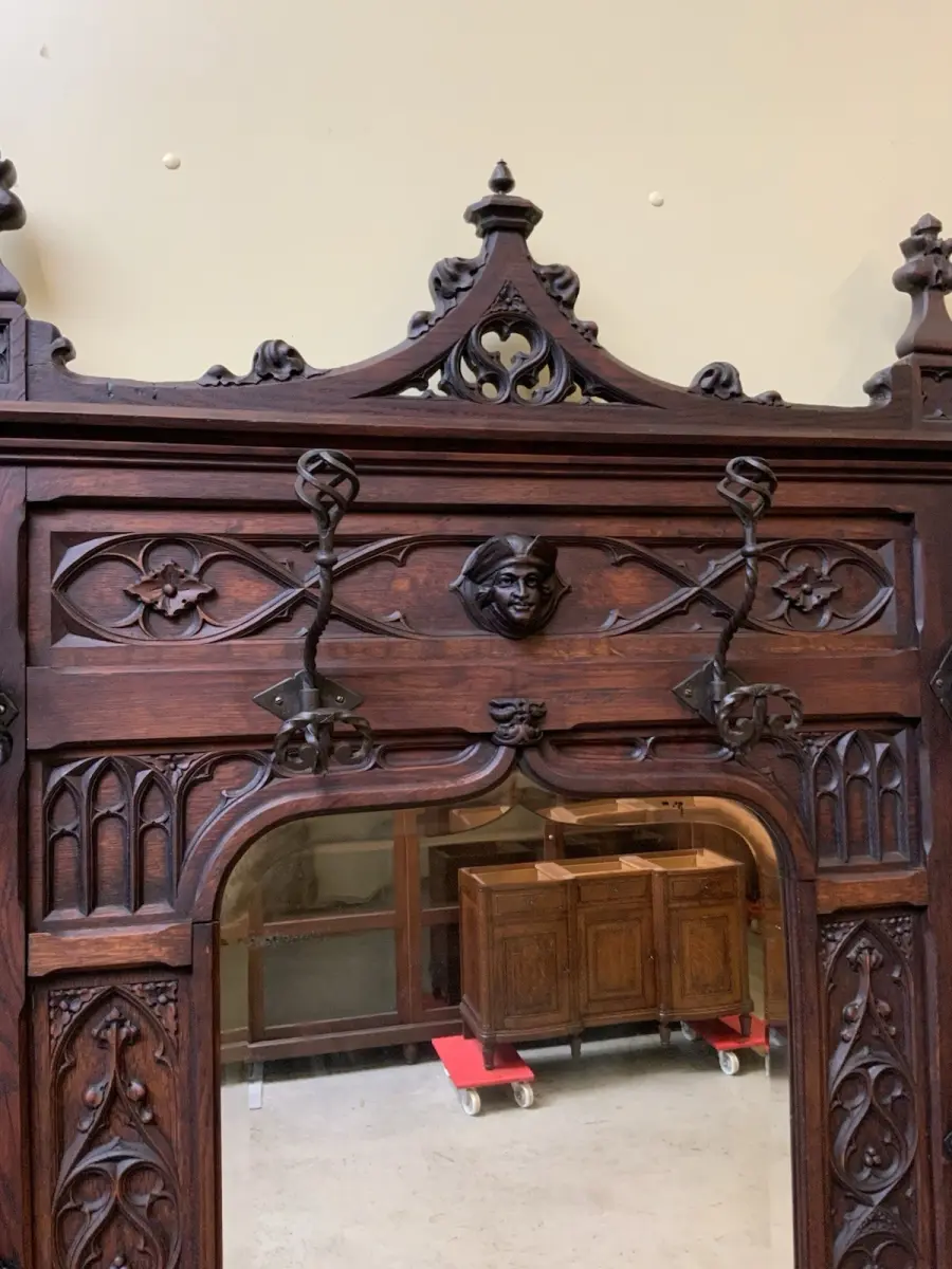 Antike Neogotische Gaderobe mit Schub - Lieferung möglich! 16