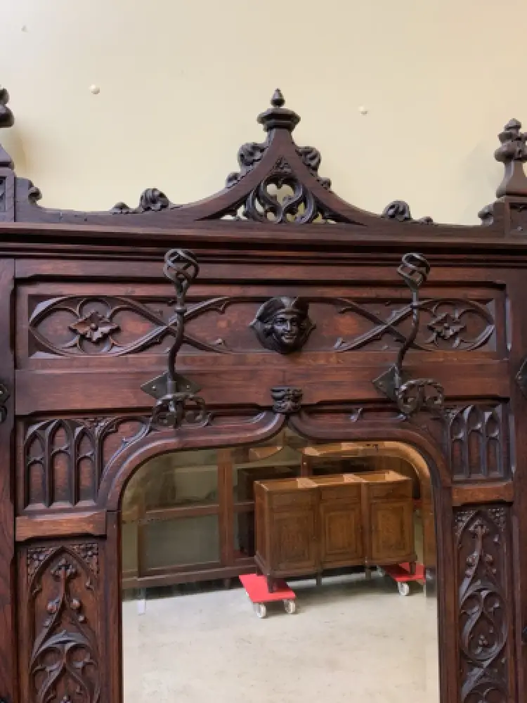 Antike Neogotische Gaderobe mit Schub - Lieferung möglich! 16