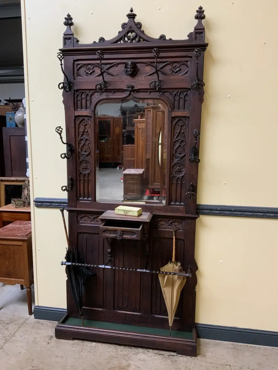 Antike Neogotische Gaderobe mit Schub - Lieferung möglich! 17