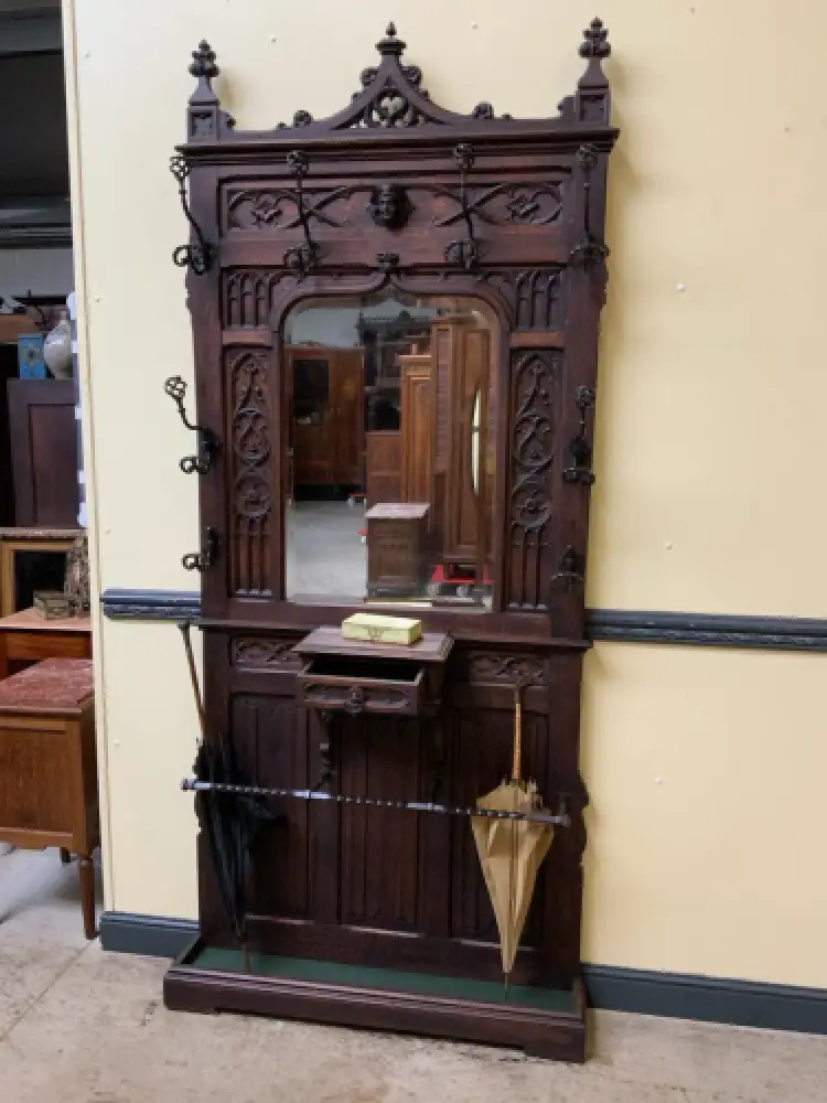 Antike Neogotische Gaderobe mit Schub - Lieferung möglich! 17