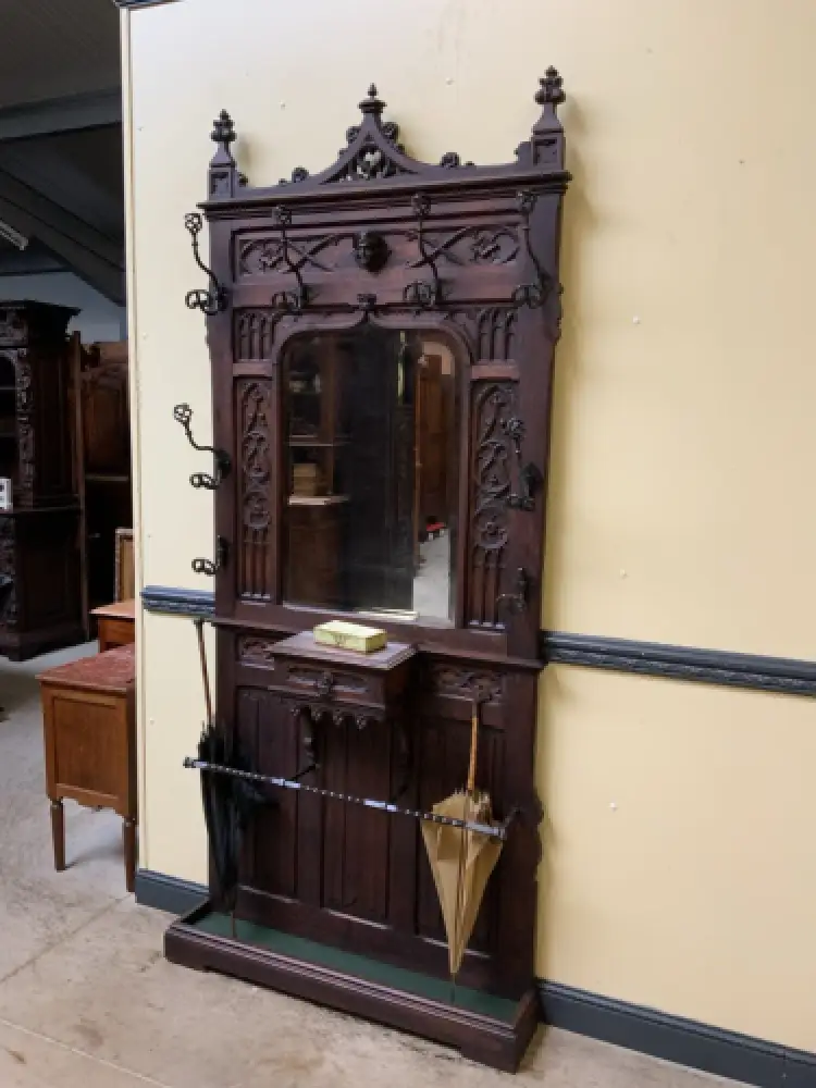 Antike Neogotische Gaderobe mit Schub - Lieferung möglich! 3