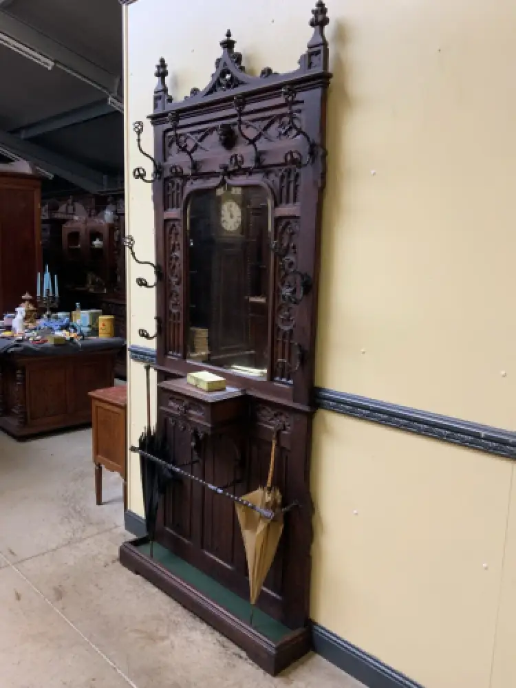 Antike Neogotische Gaderobe mit Schub - Lieferung möglich! 4