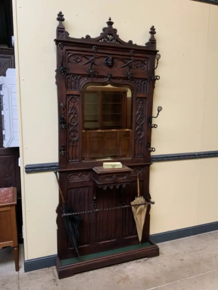 Antike Neogotische Gaderobe mit Schub - Lieferung möglich! 5