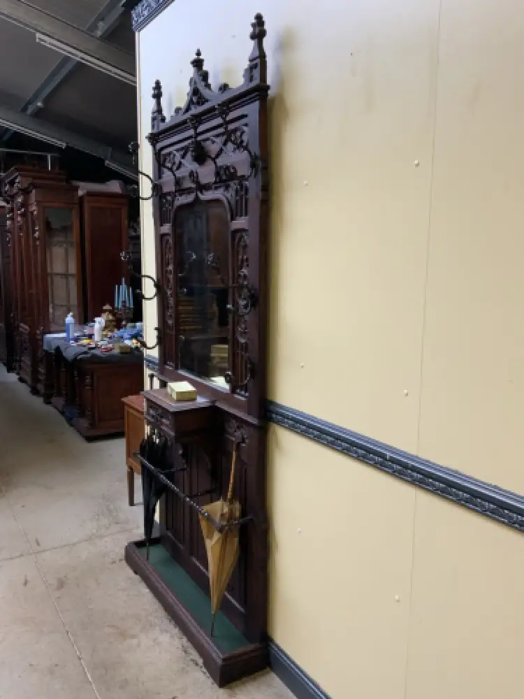 Antike Neogotische Gaderobe mit Schub - Lieferung möglich! 6