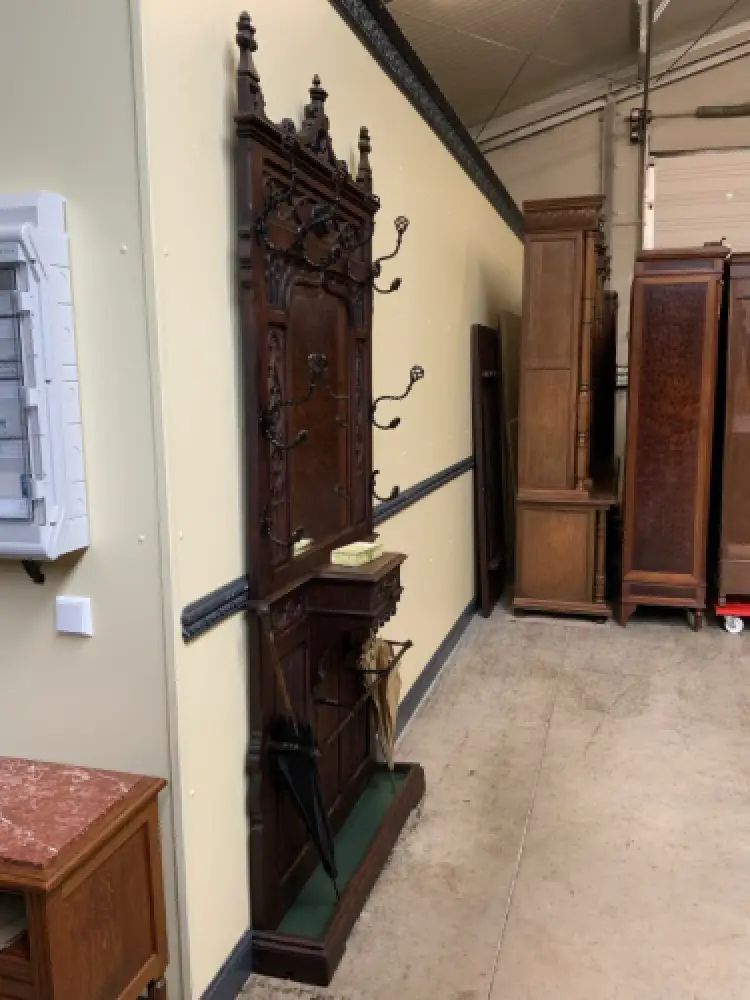 Antike Neogotische Gaderobe mit Schub - Lieferung möglich! 7