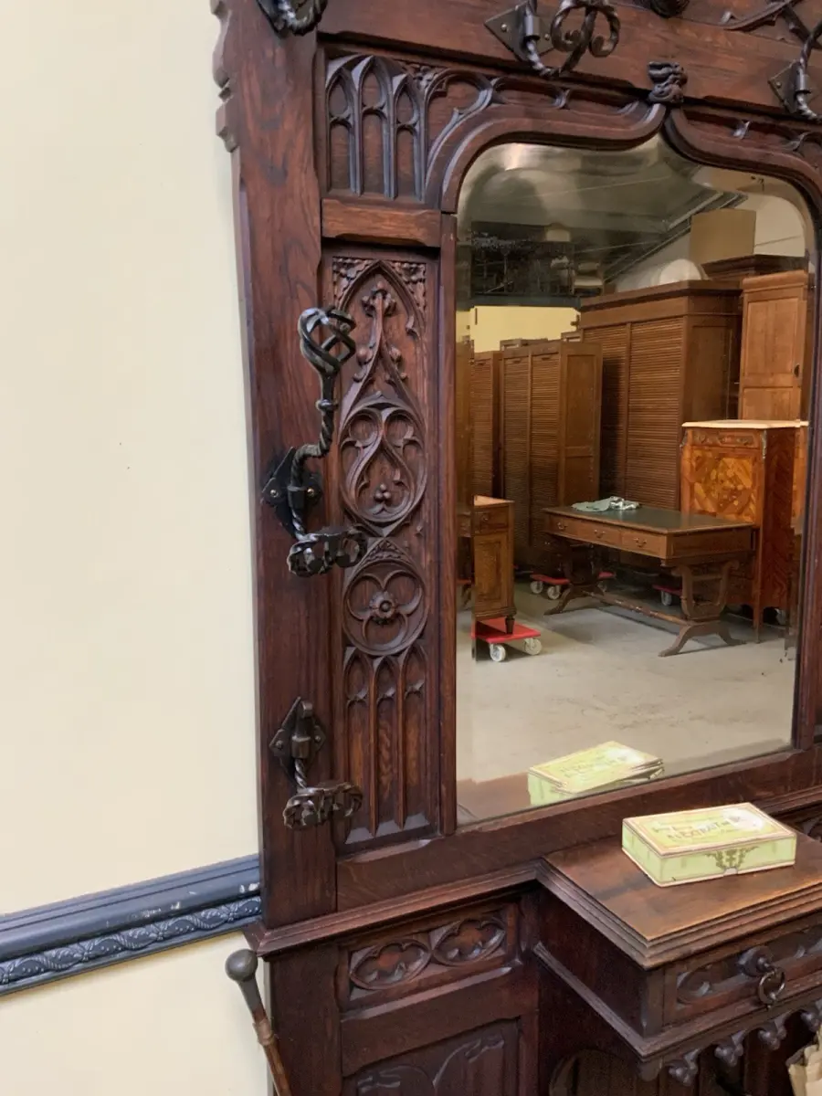 Antike Neogotische Gaderobe mit Schub - Lieferung möglich! 8