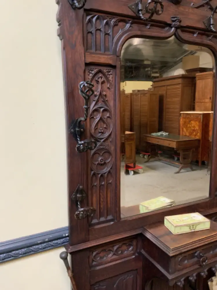 Antike Neogotische Gaderobe mit Schub - Lieferung möglich! 8