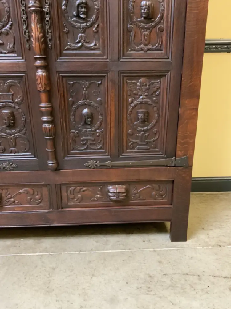 Antiker neogotischer Kleiderschrank mit Wäschefach - Lieferung möglich! 12