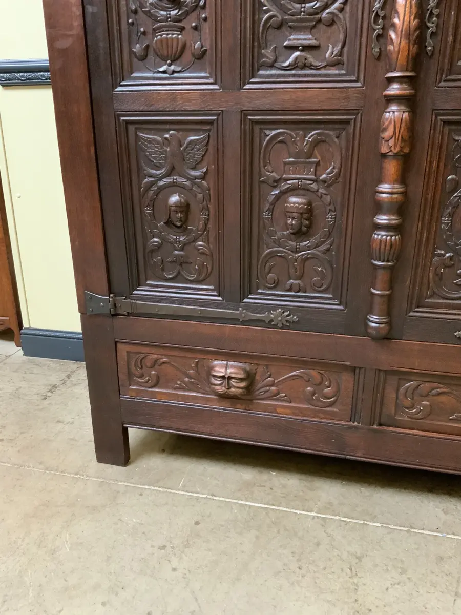 Antiker neogotischer Kleiderschrank mit Wäschefach - Lieferung möglich! 13